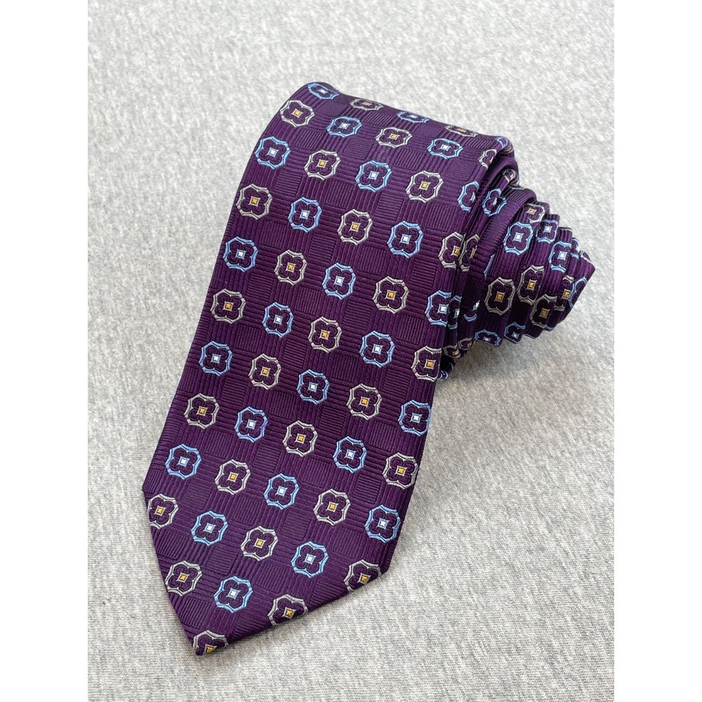 Jos A Bank Tie Mens Geometric 100% Silk 3.5" Wide 61" Long Signature Collection